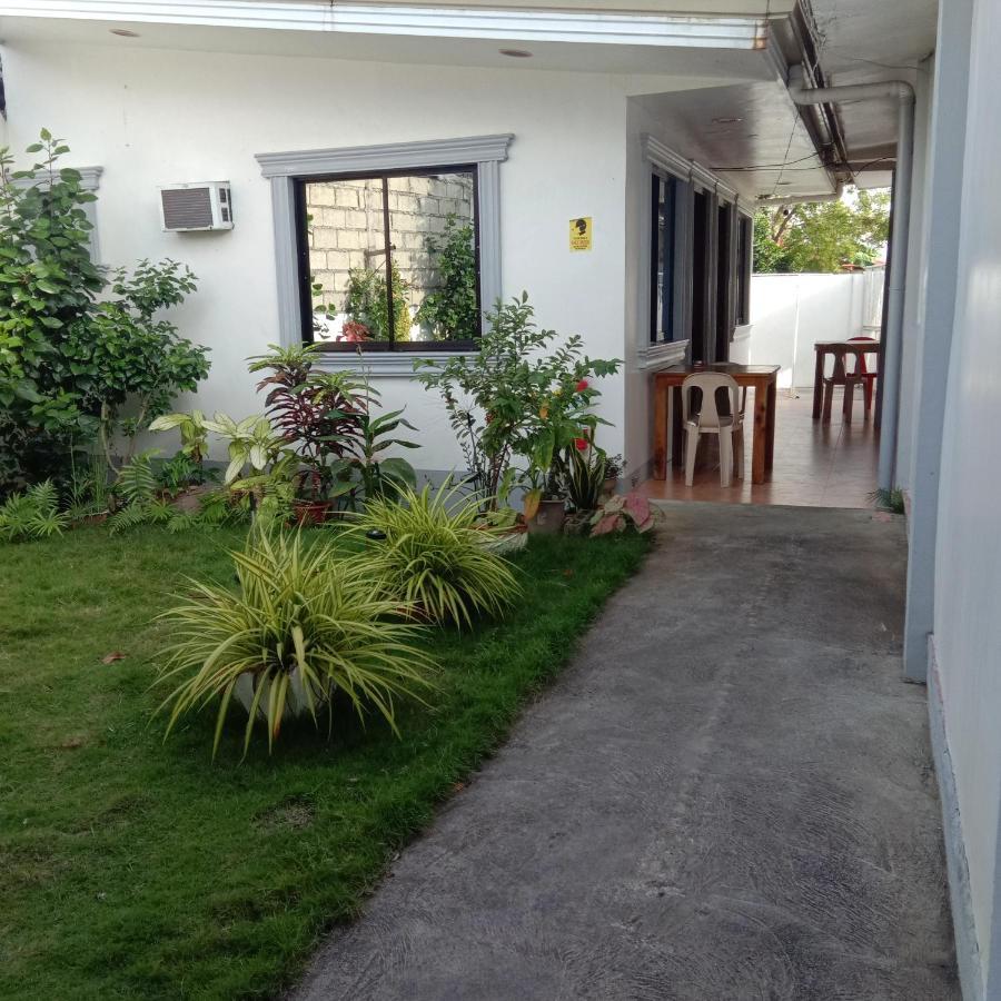 Rna Guesthouse Moalboal Bagian luar foto
