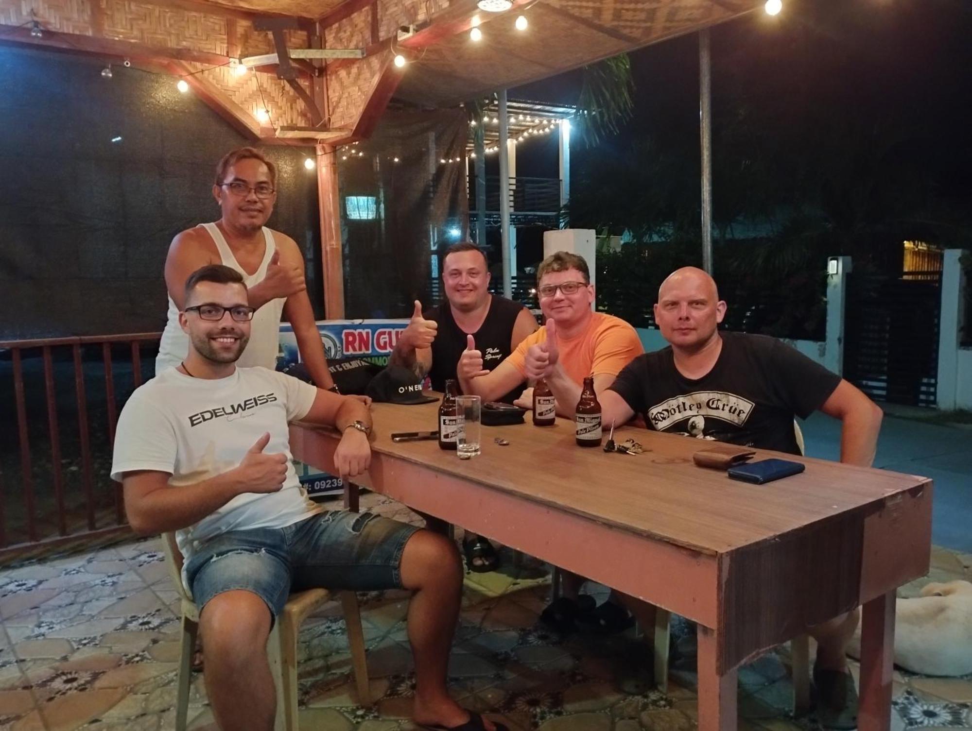 Rna Guesthouse Moalboal Bagian luar foto