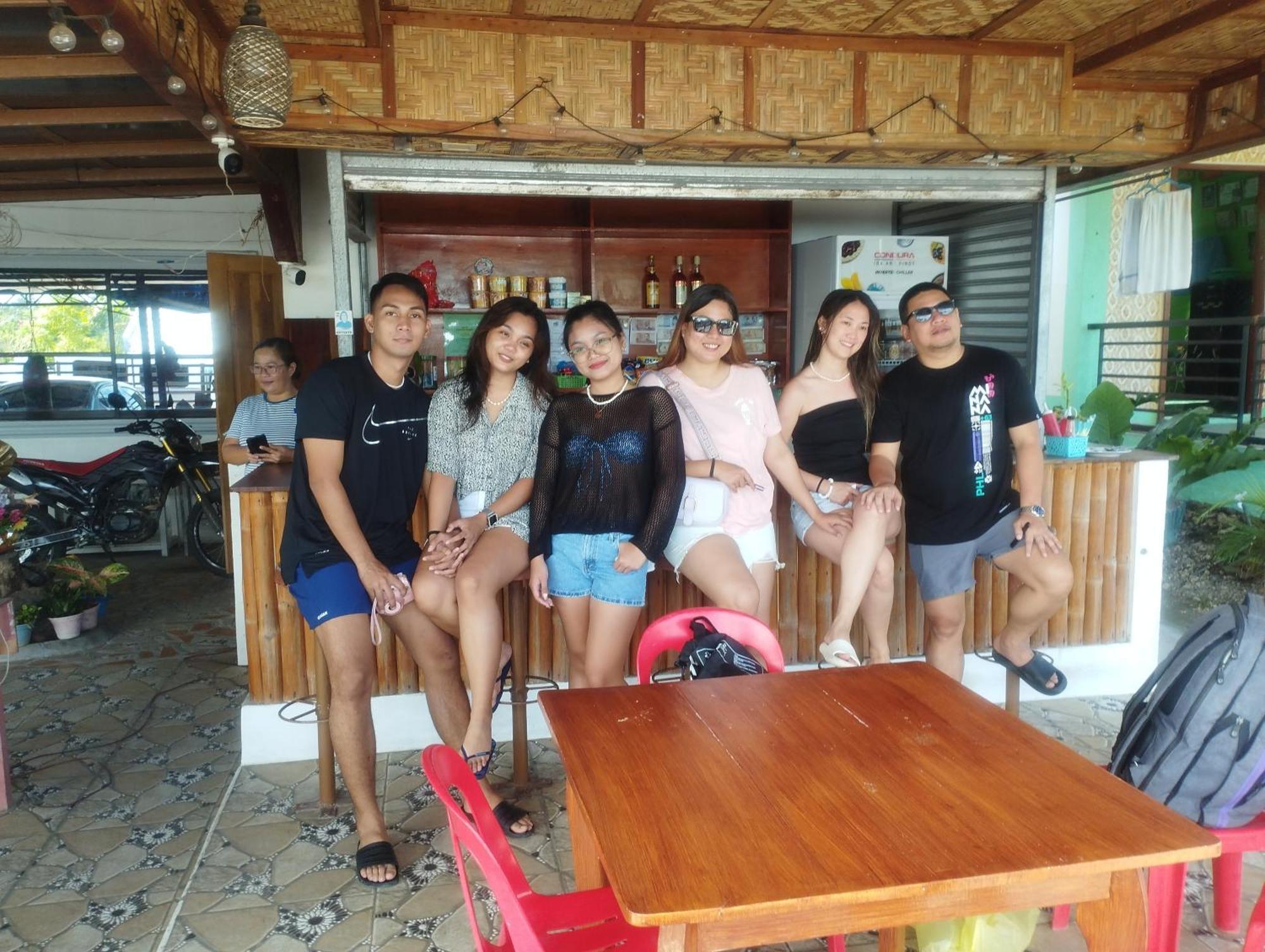 Rna Guesthouse Moalboal Bagian luar foto